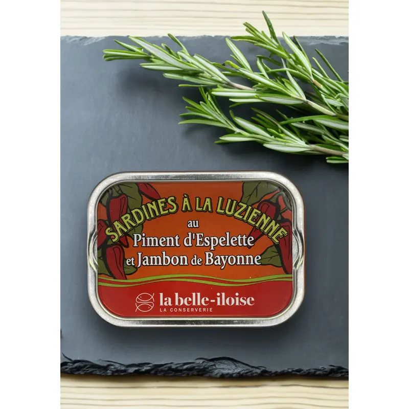 La belle-iloise Sardinen "a la Luzienne" mit Piment d'espelette und Jambon de Bayonne