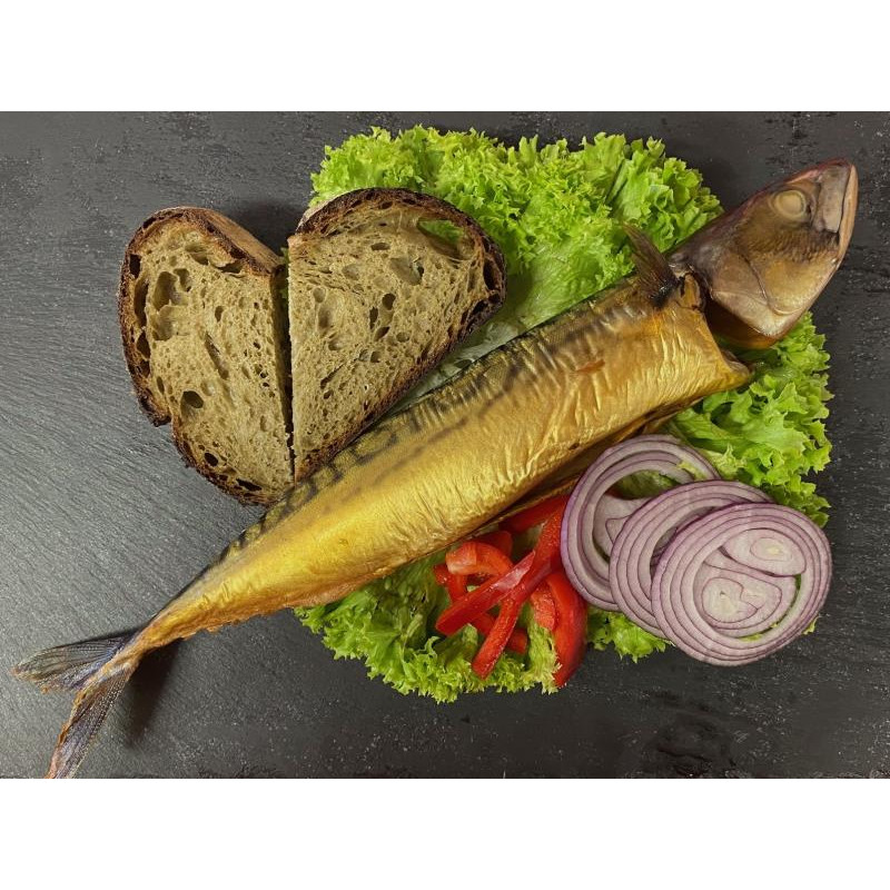 Ganze Makrele geräuchert