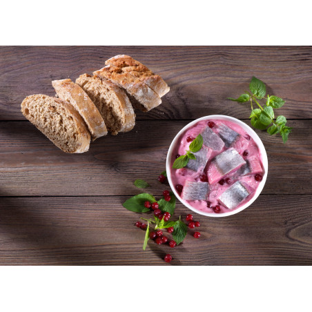 Emder Heringshappen in feinem Preiselbeerdressing