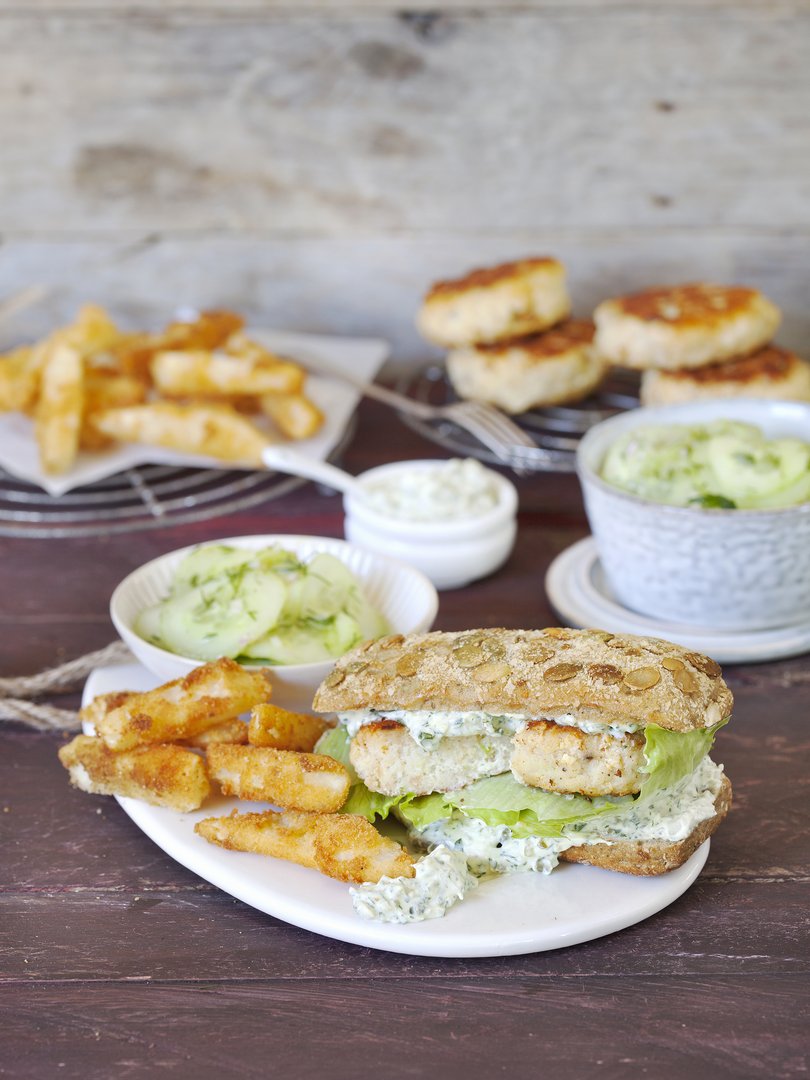 Fischfrikadelle mit Remoulade und Selleriepommes