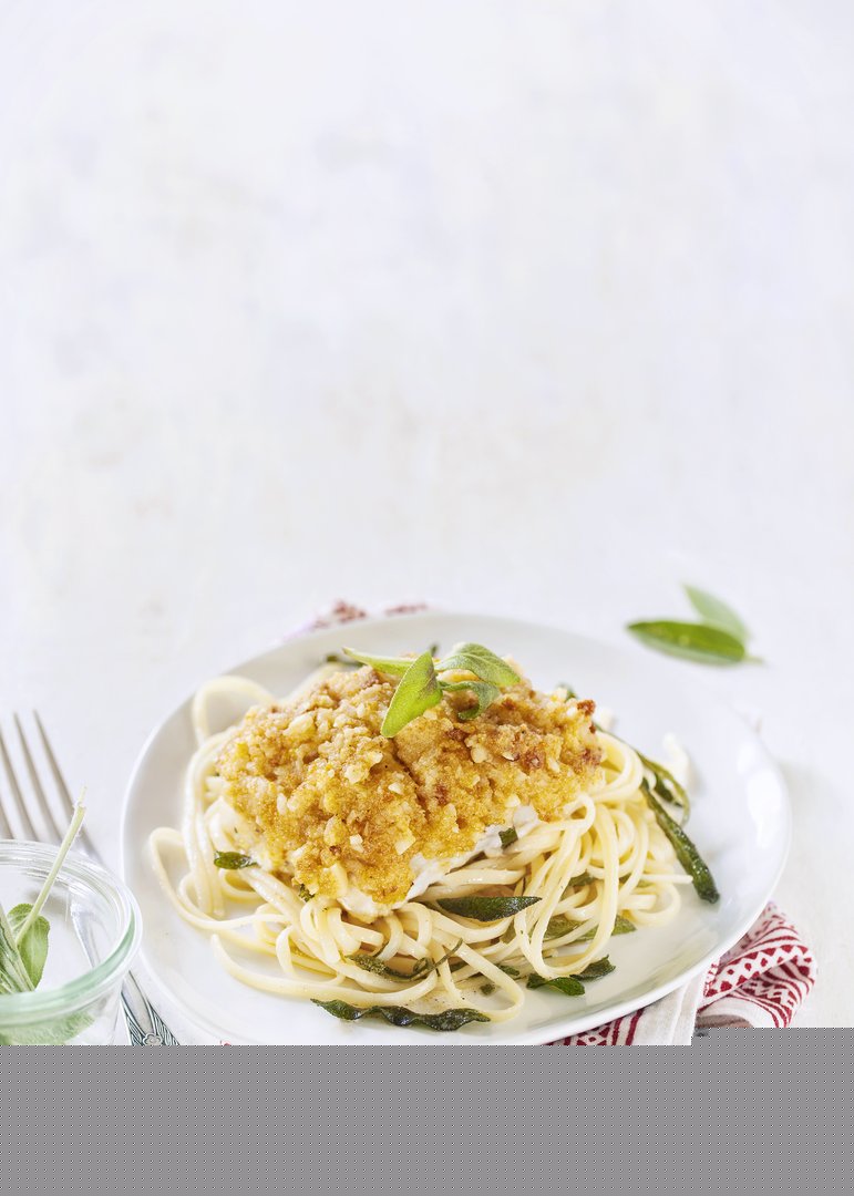 Kabeljau/Dorsch/Skrei mit Orangen-Macadamia-Haube auf Salbei-Linguine
