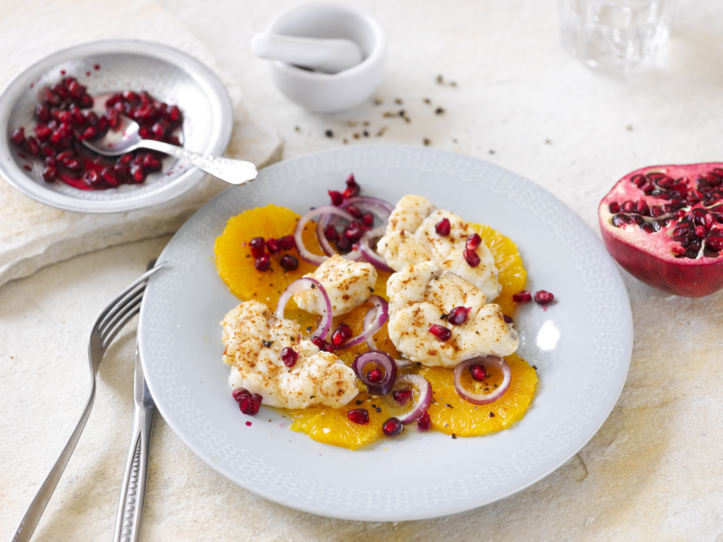 Orangensalat mit Seeteufel