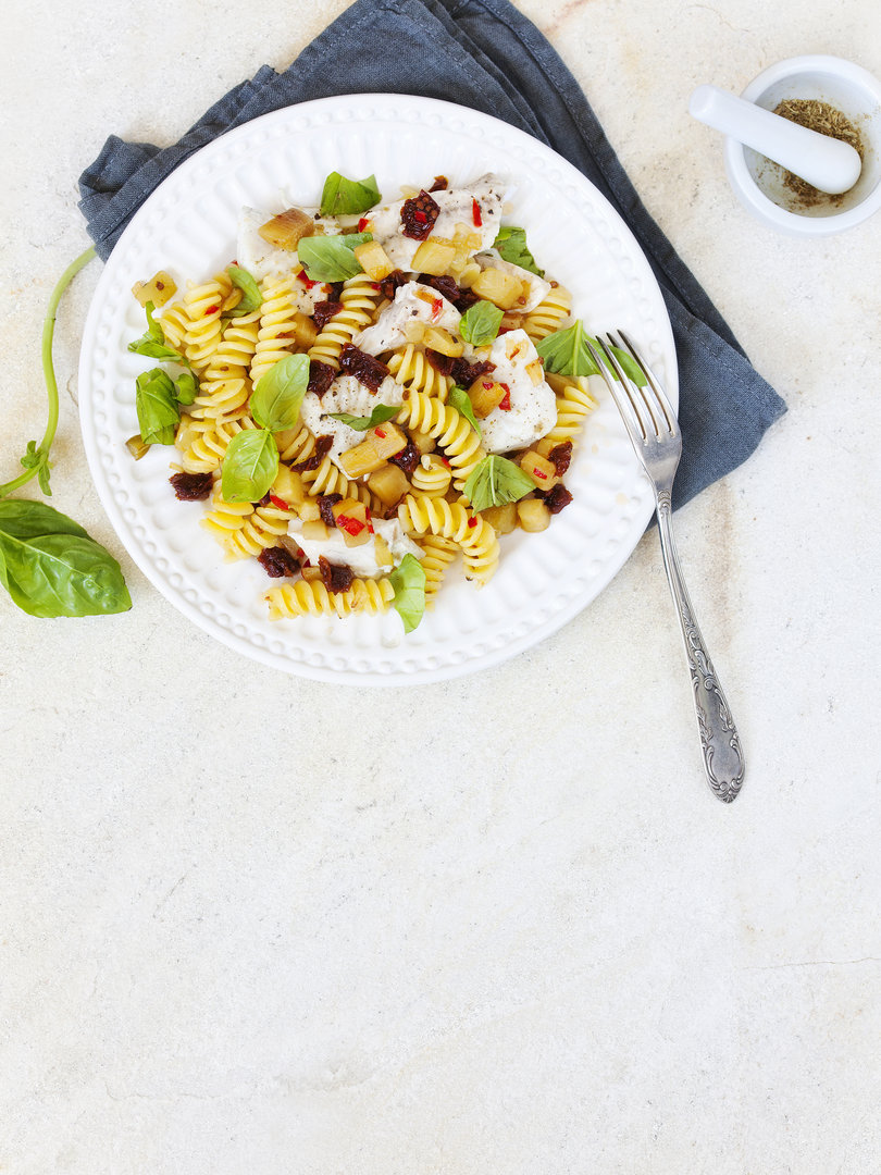 Scharfe Auberginen-Nudeln mit Dorade & getrockneten Tomaten 