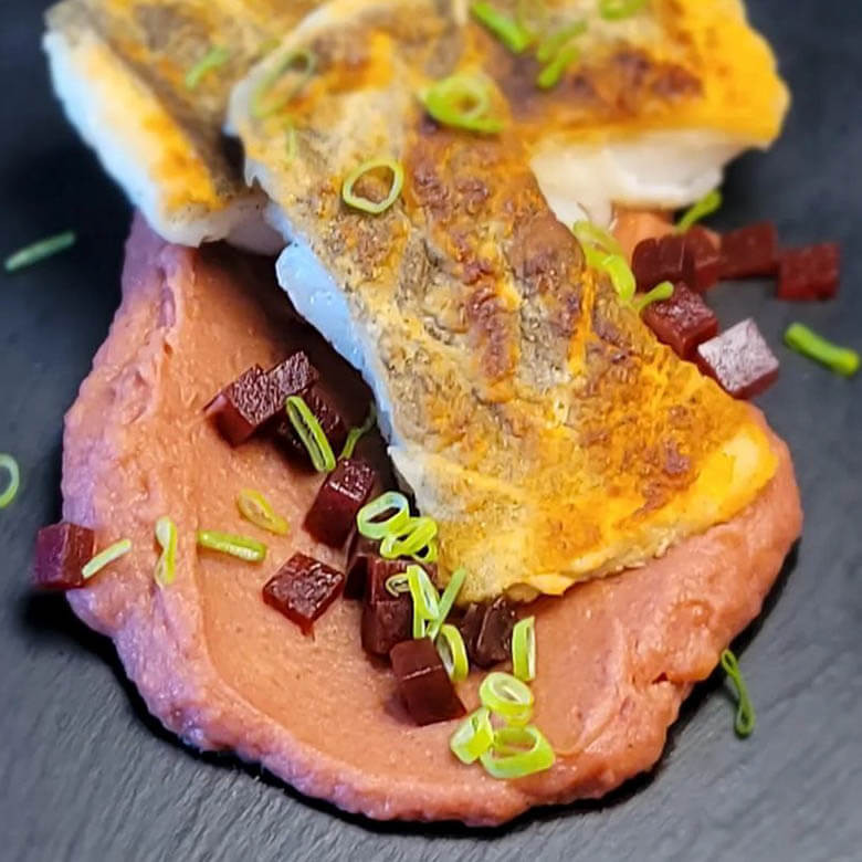 Skreifilet mit Rote Bete Kartoffelpüree Skreifilet mit Rote Bete Kartoffelpüree