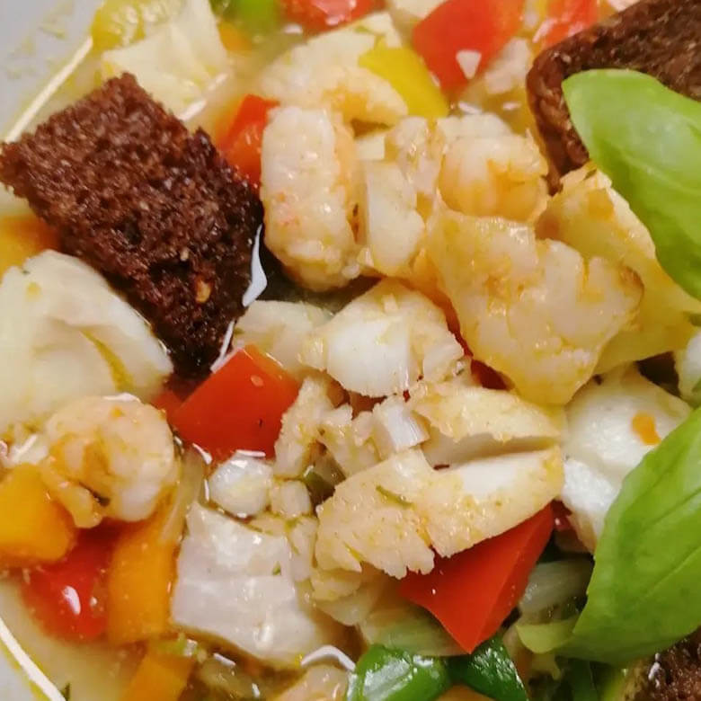 Dorschfilet-Suppe mit Gemüse 