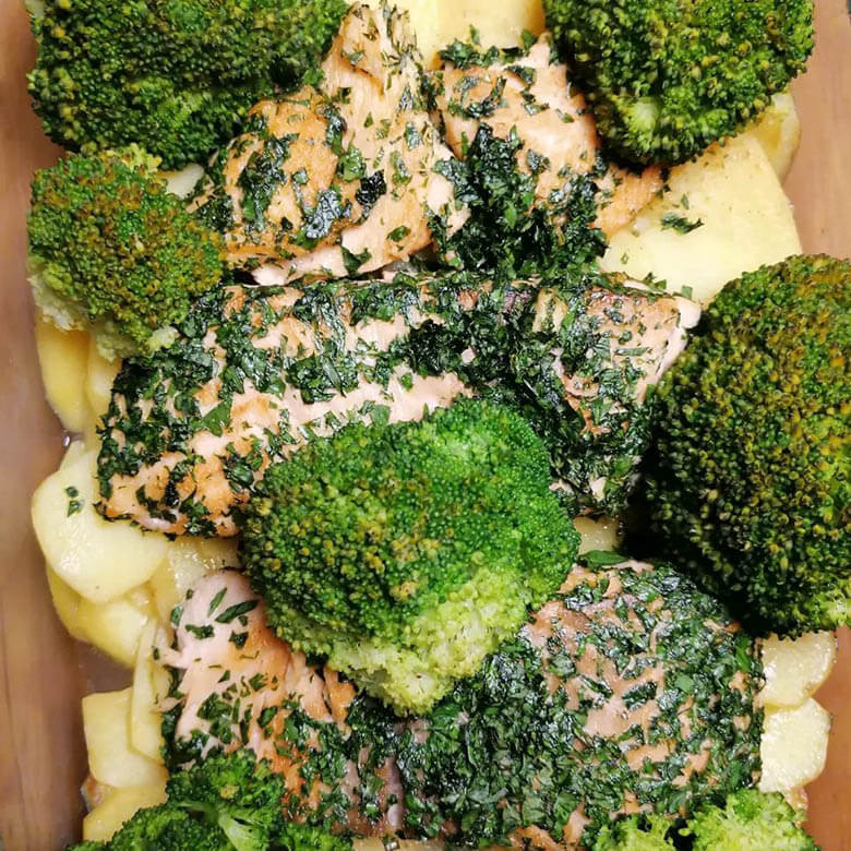Lachsfilet mit Bouillonkartoffeln Lachsfilet mit Bouillonkartoffeln