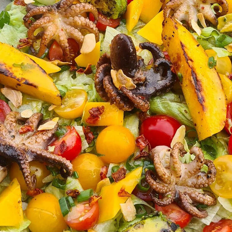 Salat mit gegrilltem Baby-Oktopus Salat mit gegrilltem Baby-Oktopus