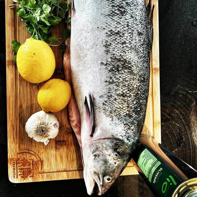 Frischer Lachs mit Kräutern Frischer Lachs mit Kräutern