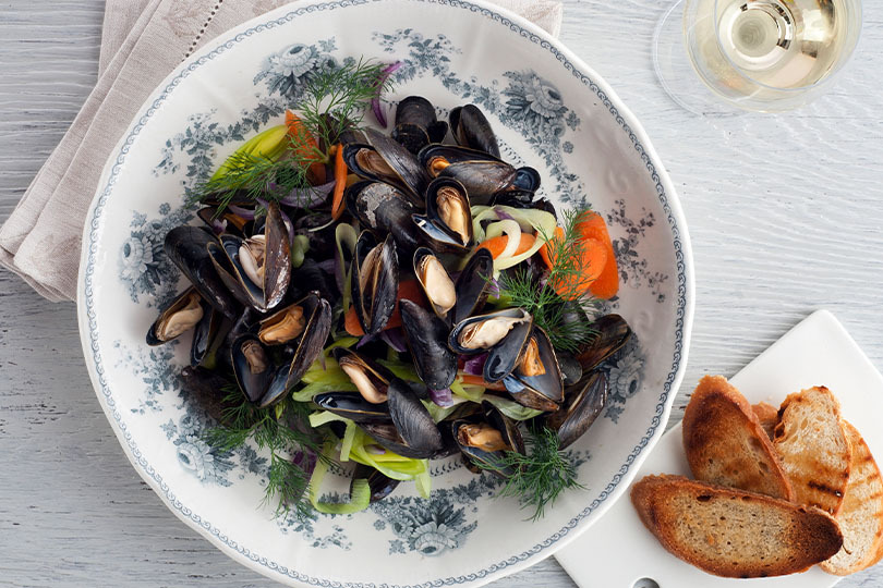 Bestellen Sie zum Beispiel Miesmuscheln online und lassen Sie sich die Spezialitäten direkt nach Hause liefern Fisch online bestellen – Miesmuscheln
